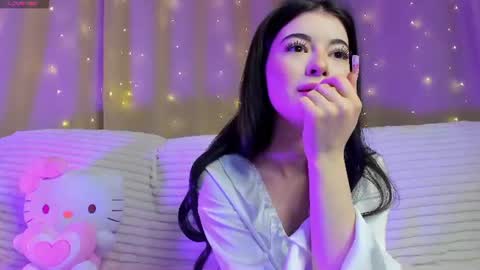 Snapshot of thegirlyoullcomebackto chatting on 06-17-26, 08:43 Anora online show from 06-17-26, 08:43