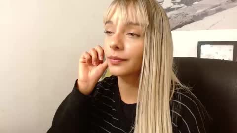 Peyton online show from 11-21-25, 04:11