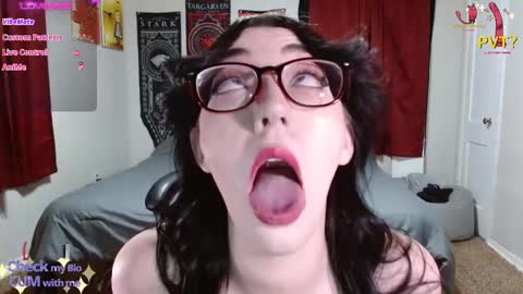 Snapshot of thegothmilf chatting on 01-12-25, 06:06 TheGothMilf online show from 01-12-25, 06:06