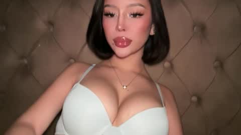 Elle  dont forget to folloW me and thumbs up online show from 04-01-26, 12:22