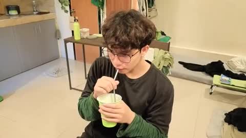 Green online show from 03-19-26, 05:44