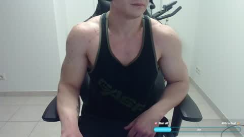 Snapshot of theguyfrombehind chatting on 06-12-26, 01:26 Alex online show from 06-12-26, 01:26