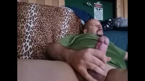 Snapshot of thehornyman916 chatting on 11-28-25, 02:42 thehornyman916 online show from 11-28-25, 02:42