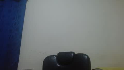 Snapshot of thehousedog chatting on 04-28-26, 11:37 thehousedog online show from 04-28-26, 11:37
