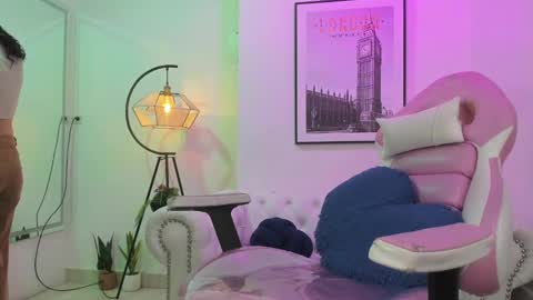 Theia  online show from 02-22-25, 12:40