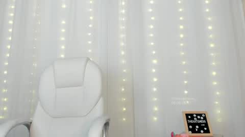 Snapshot of thekatemess_ chatting on 06-09-26, 05:19 Katie. Kate is the name I go by. online show from 06-09-26, 05:19