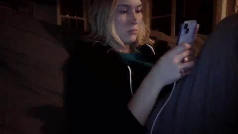 Snapshot of thelittlebambii chatting on 12-22-24, 12:07 Little Bambii online show from 12-22-24, 12:07