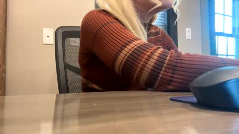 Snapshot of thelittlebambii chatting on 01-08-25, 08:18 Little Bambii online show from 01-08-25, 08:18