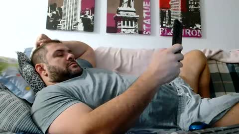 Snapshot of themastercomander chatting on 01-12-25, 03:28 Big Alpha Daddy Master online show from 01-12-25, 03:28