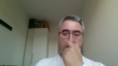 Snapshot of themohican chatting on 05-11-26, 11:38 Themohican online show from 05-11-26, 11:38