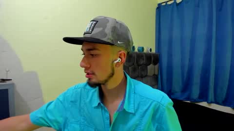 Snapshot of theo_stone04 chatting on 09-23-25, 06:16 Theo online show from 09-23-25, 06:16