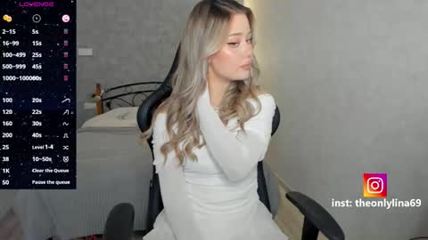 Snapshot of theonlyeva chatting on 11-09-25, 03:54 Eva online show from 11-09-25, 03:54