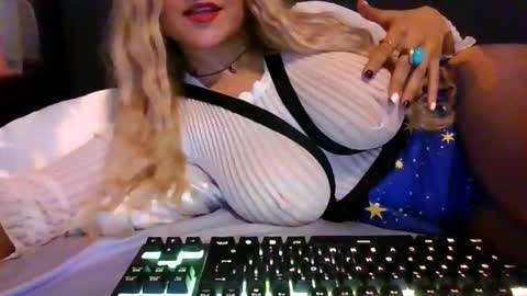 the peach princess  online show from 11-10-25, 05:56