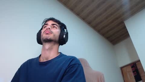 Snapshot of therazhanen chatting on 04-17-26, 06:16 Santiago Enrique online show from 04-17-26, 06:16