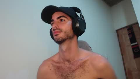 Snapshot of therazhanen chatting on 05-01-26, 04:17 Santiago Enrique online show from 05-01-26, 04:17