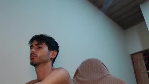 Snapshot of therazhanen chatting on 05-06-26, 06:30 Santiago Enrique online show from 05-06-26, 06:30