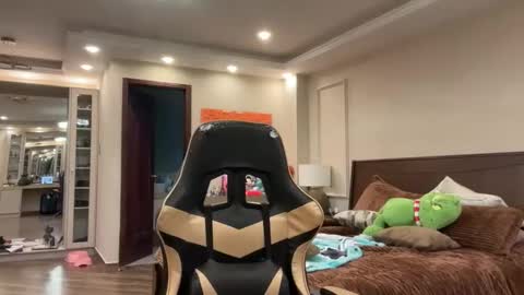 Snapshot of therealcamilabaddie chatting on 10-12-25, 07:35 therealcamilabaddie online show from 10-12-25, 07:35