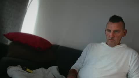 Snapshot of therealkurva4u chatting on 12-31-24, 08:23 therealkurva4u online show from 12-31-24, 08:23