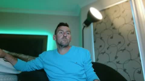 Snapshot of therealkurva4u chatting on 10-17-25, 08:00 therealkurva4u online show from 10-17-25, 08:00