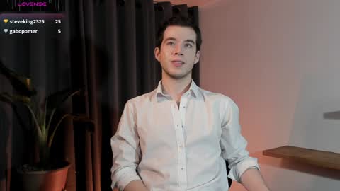 Snapshot of therealmartincox chatting on 12-20-24, 12:30 4th online show from 12-20-24, 12:30