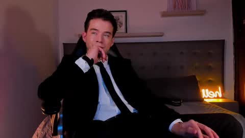 Snapshot of therealmartincox chatting on 10-11-25, 05:22 4th online show from 10-11-25, 05:22