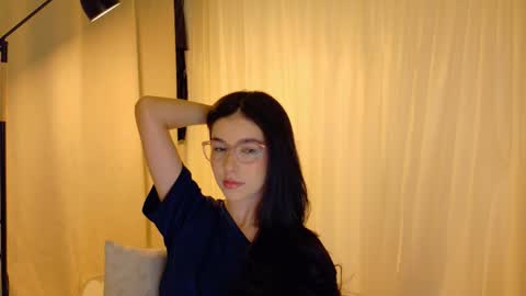 Snapshot of therose_mar chatting on 09-20-25, 12:11 Mar online show from 09-20-25, 12:11