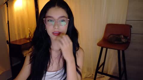 Snapshot of therose_mar chatting on 10-14-25, 12:00 Mar online show from 10-14-25, 12:00