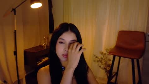 Snapshot of therose_mar chatting on 10-28-25, 10:56 Mar online show from 10-28-25, 10:56