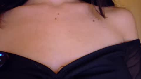 Snapshot of therose_mar chatting on 11-06-25, 11:15 Mar online show from 11-06-25, 11:15