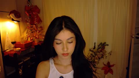 Snapshot of therose_mar chatting on 12-15-25, 12:26 Mar online show from 12-15-25, 12:26