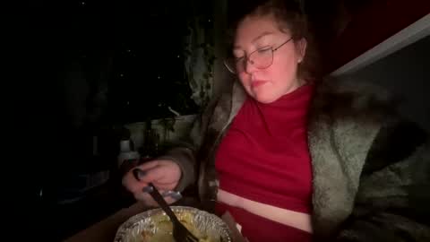 Snapshot of thesashadomme chatting on 12-30-24, 05:04 The Sasha Domme online show from 12-30-24, 05:04