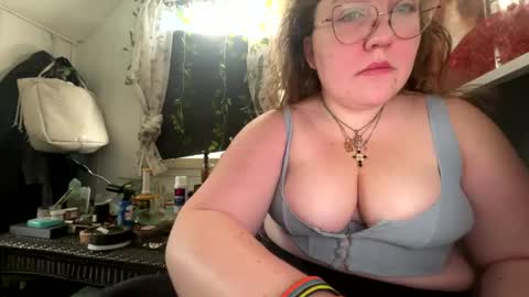 Snapshot of thesashadomme chatting on 01-09-25, 07:29 The Sasha Domme online show from 01-09-25, 07:29