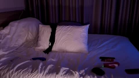 Anya online show from 11-22-25, 02:27