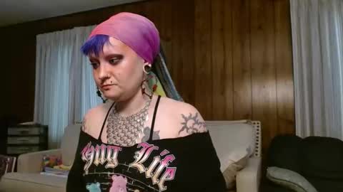 Siren of the Fae online show from 04-15-26, 07:58