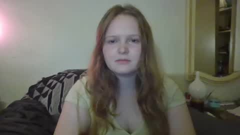 thestrawberrycreme online show from 12-19-24, 10:21
