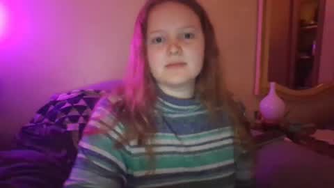 thestrawberrycreme online show from 12-20-24, 05:18