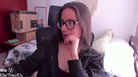 Snapshot of thetropicalseduction chatting on 06-15-26, 08:00 Nicole online show from 06-15-26, 08:00
