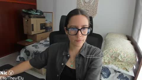 Snapshot of thetropicalseduction chatting on 07-01-26, 06:51 Nicole online show from 07-01-26, 06:51