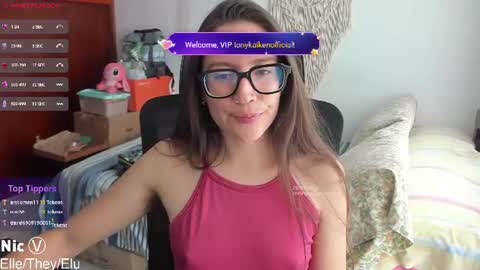 Snapshot of thetropicalseduction chatting on 07-28-26, 02:24 Nicole online show from 07-28-26, 02:24