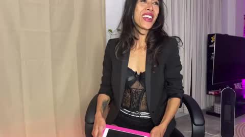 Snapshot of thewildmiu chatting on 01-31-25, 10:42 The Wild Miu online show from 01-31-25, 10:42