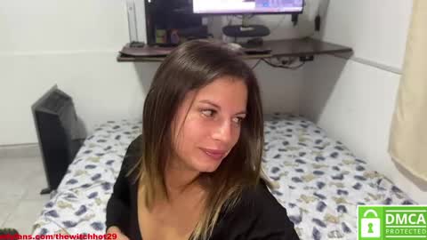 Snapshot of thewitchhot chatting on 05-08-26, 10:26 Gretel y Nick online show from 05-08-26, 10:26