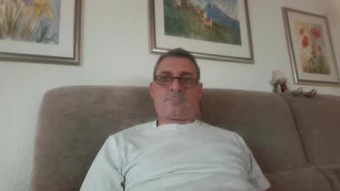 Snapshot of thhe13 chatting on 01-01-25, 01:27 thhe13 online show from 01-01-25, 01:27