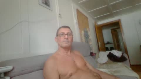 Snapshot of thhe13 chatting on 01-05-25, 12:31 thhe13 online show from 01-05-25, 12:31