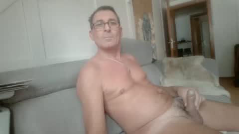 Snapshot of thhe13 chatting on 01-10-25, 11:54 thhe13 online show from 01-10-25, 11:54