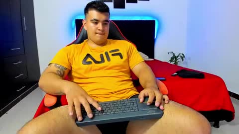 Snapshot of thiago_cp01 chatting on 02-14-25, 07:59 Thiago online show from 02-14-25, 07:59