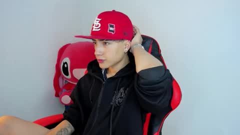 Snapshot of thiago_dv chatting on 11-24-25, 04:07 Thiago online show from 11-24-25, 04:07