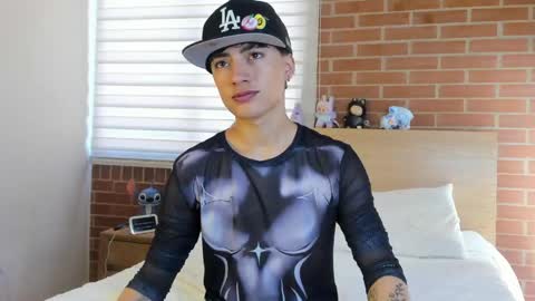 Snapshot of thiago_dv chatting on 05-26-26, 06:48 Thiago online show from 05-26-26, 06:48