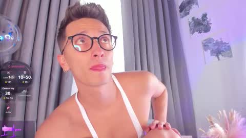 Snapshot of thiago_jones chatting on 11-29-25, 09:29 SanThiago online show from 11-29-25, 09:29