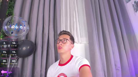 Snapshot of thiago_jones chatting on 12-02-25, 01:44 SanThiago online show from 12-02-25, 01:44