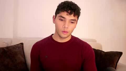 Snapshot of thiago_l chatting on 03-05-25, 12:38 Just Thiago online show from 03-05-25, 12:38